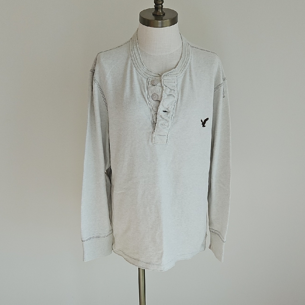 American Eagle Gray Long Sleeve Henley Shirt